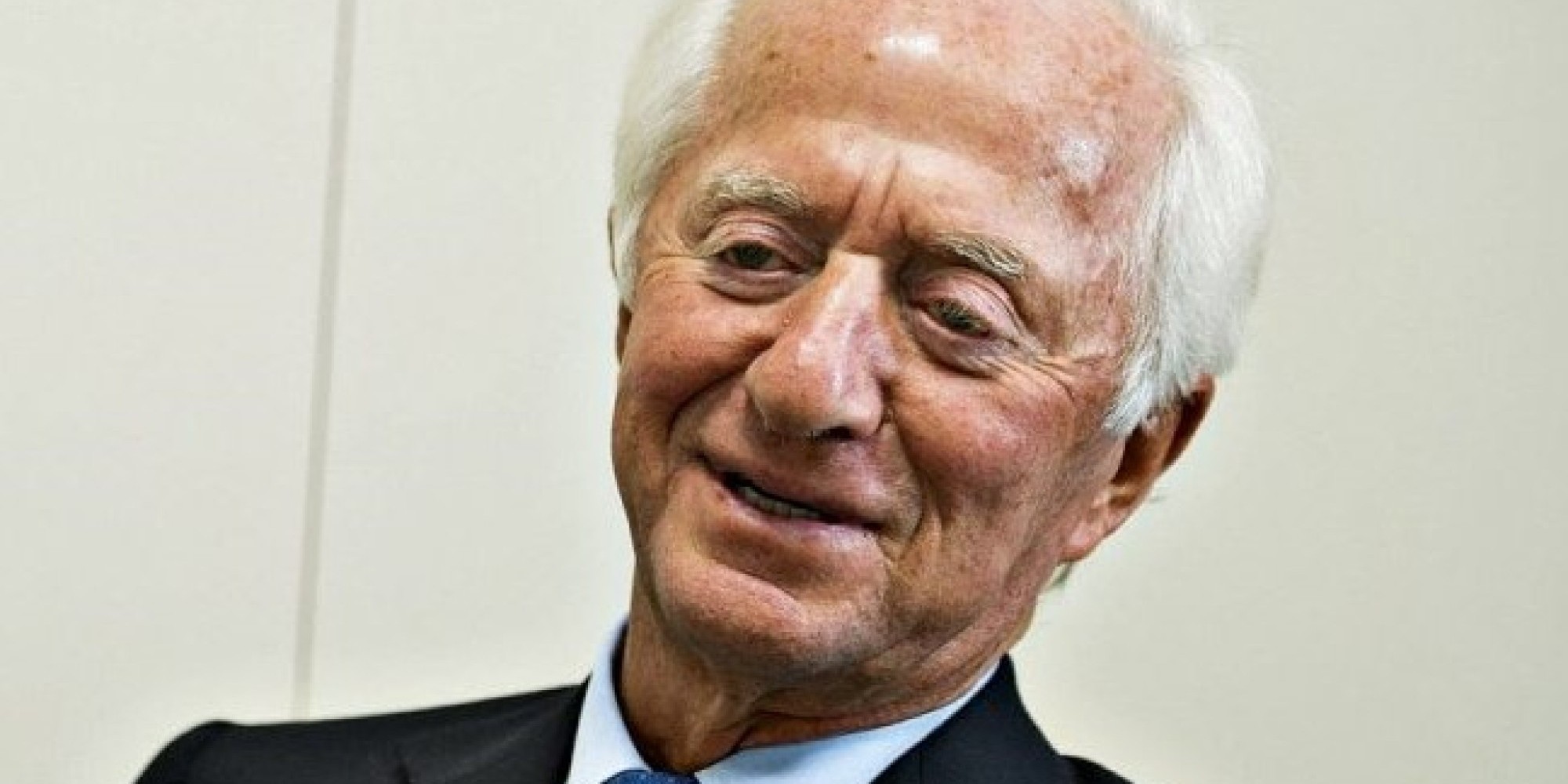 Morre Leonardo Del Vecchio, magnata italiano dos óculos e dono da Ray-Ban