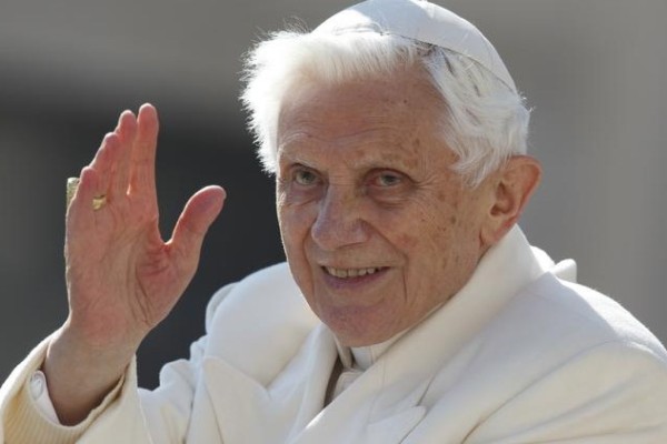 Papa diz que Bento XVI “está muito doente” e pede orações