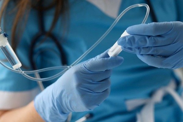 Deputados aprovam remanejamento de fundos de saúde para ajudar a custear o piso da enfermagem