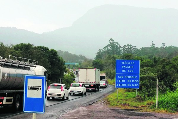 Manifestação pede que cobranças ocorrem em outro local 