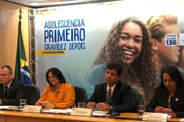 “Tudo tem seu tempo: Adolescência primeiro, gravidez depois” é o slogan da campanha
