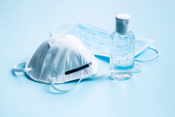 As doações incluem álcool gel 70%, máscaras cirúrgicas descartáveis e máscaras tipo N95 
