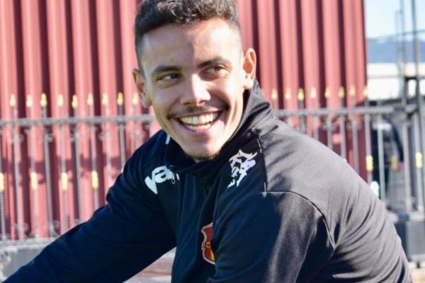 Padu, 22 anos, joga no Makedonija da Macedônia