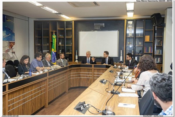 O Brasil vai investir R$ 10 milhões em pesquisas sobre o vírus por meio da RedeVírus do MCTIC, que envolve cientistas e laboratórios nacionais