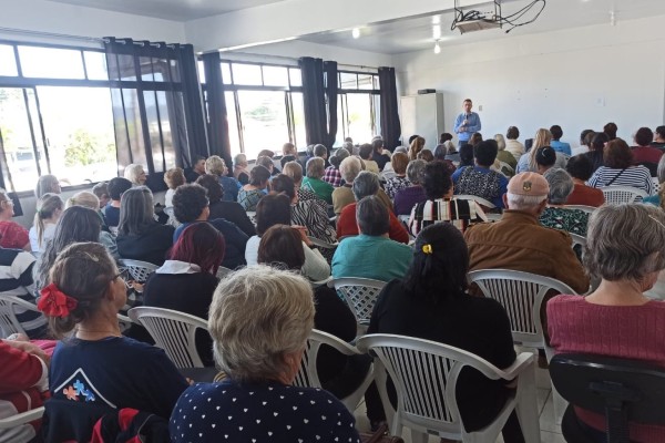 Doutor Jonathan Maboni palestrou em Roca Sales