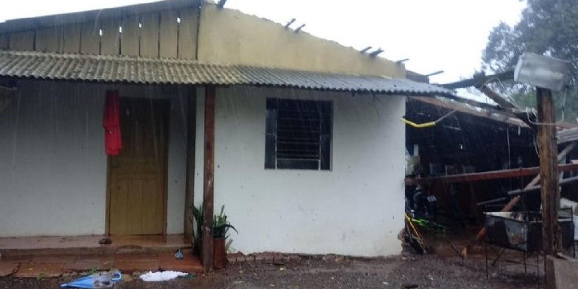 Casas destelhadas e estragos diversos é o saldo do temporal em Venâncio Aires