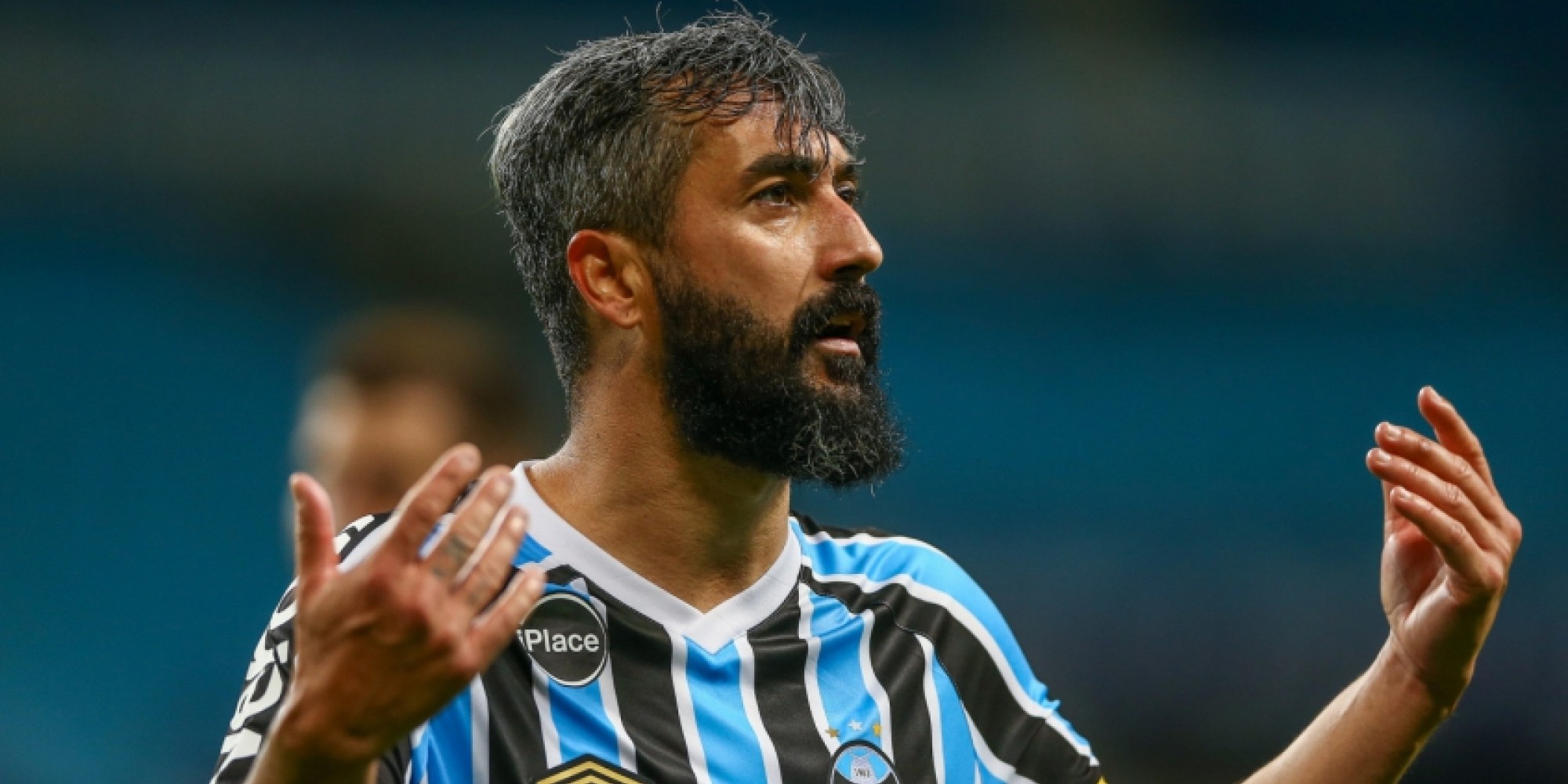 O maestro parou: Douglas encerra a carreira aos 38 anos