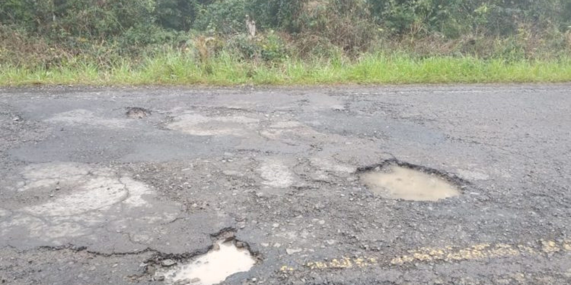 Coletas e entregas realizadas por transportadoras já estão sofrendo reajustes, devido as péssimas condições da estrada Coletas e entregas realizadas por transportadoras já estão sofrendo reajustes, devido as péssimas condições da estrada