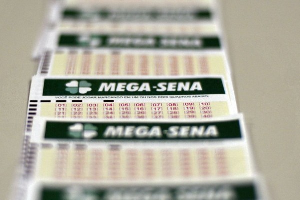 Mega-Sena acumula e paga 14 milhões no próximo concurso