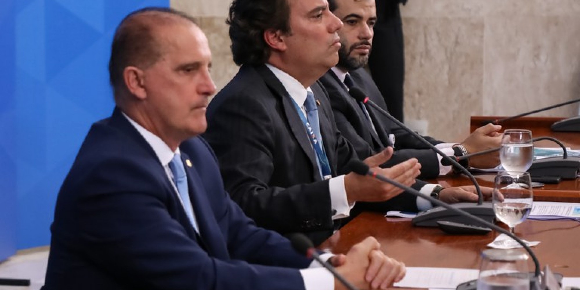 Coletiva de imprensa com o ministro da Cidadania, Onyx Lorenzoni, e o presidente da Caixa Econômica Federal, Pedro Guimarães, no Palácio do Planalto sobre o pagamento do Auxílio Emergencial Coletiva de imprensa com o ministro da Cidadania, Onyx Lorenzoni, e o presidente da Caixa Econômica Federal, Pedro Guimarães, no Palácio do Planalto sobre o pagamento do Auxílio Emergencial