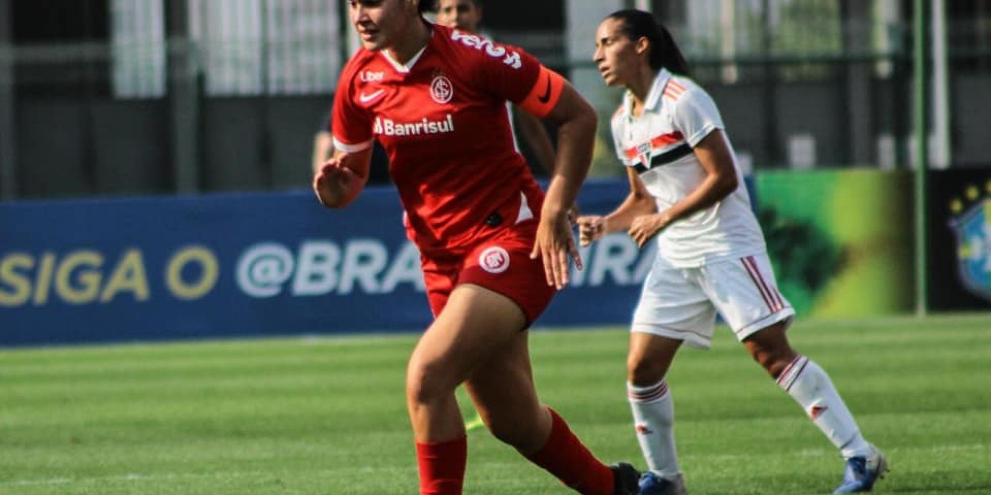 Júlia tem 18 anos Júlia tem 18 anos