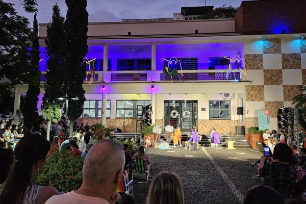Caminhada Luminosa e reinauguração marcaram início da programação natalina de Encantado