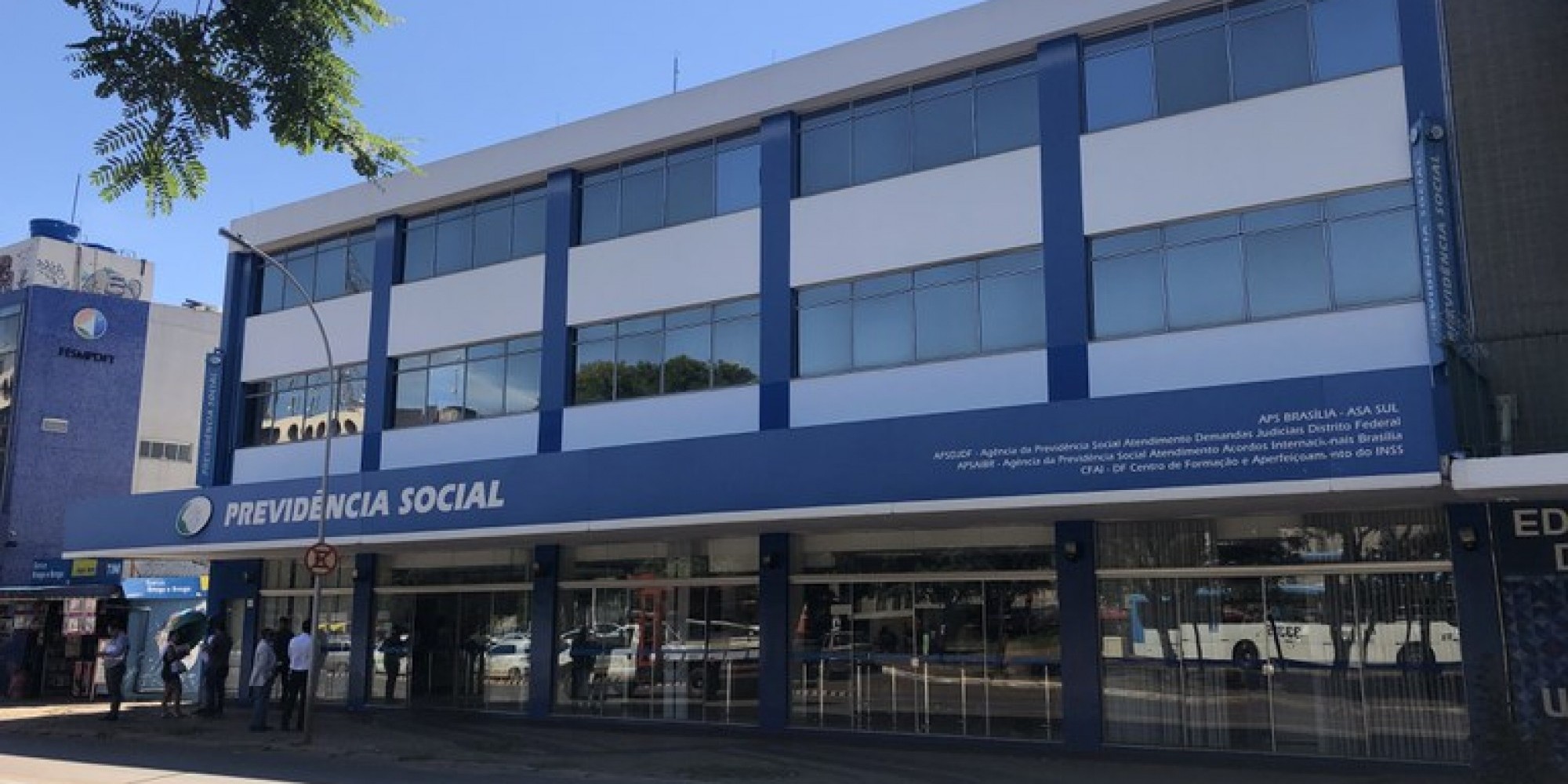Segurado pode acessar serviços ou fazer consultas pela internet, aplicativo e telefone Segurado pode acessar serviços ou fazer consultas pela internet, aplicativo e telefone