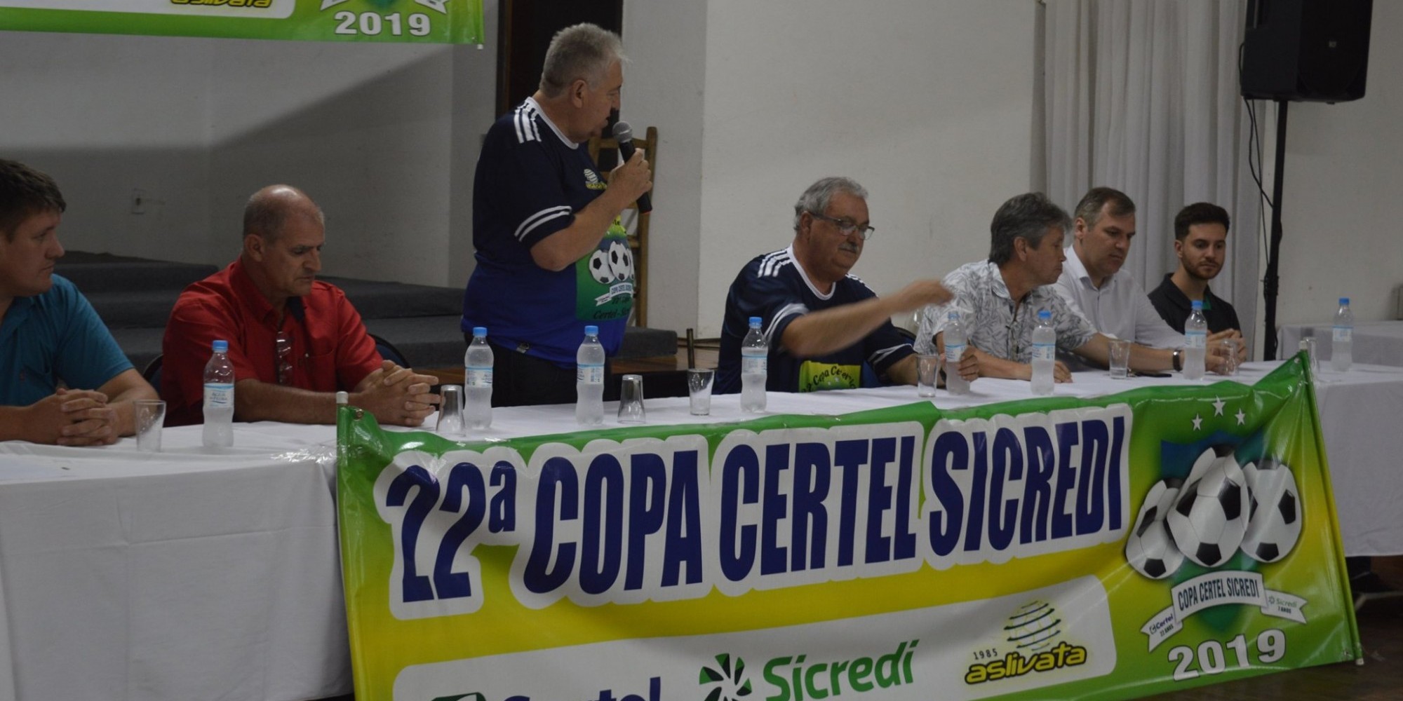 Kochann (De pé) é o presidente da Aslivata Kochann (De pé) é o presidente da Aslivata