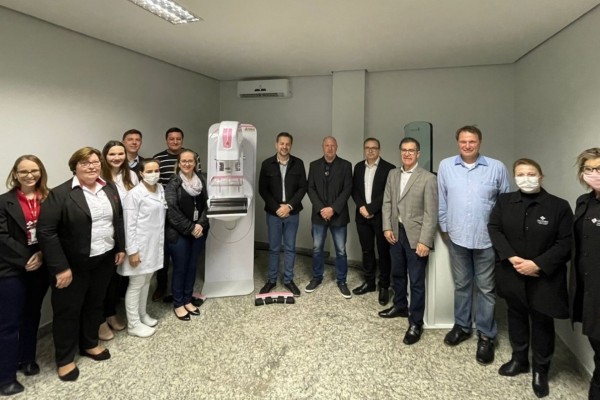 Parceria entre Executivo e Legislativo entrega mamógrafo digital ao HBST