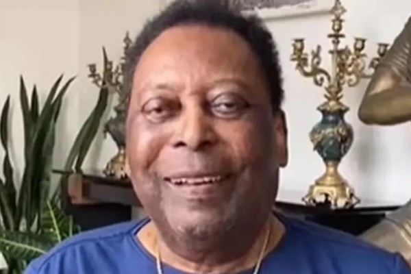 Em meio a Copa o “Rei” é internado novamente