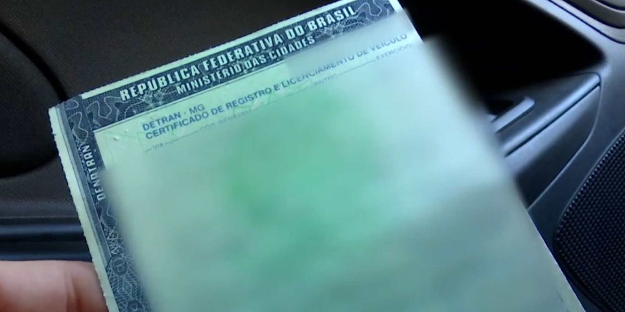 Para fazer o pagamento basta ter em mãos o CRLV ou apenas a placa e o Renavam do veículo Para fazer o pagamento basta ter em mãos o CRLV ou apenas a placa e o Renavam do veículo