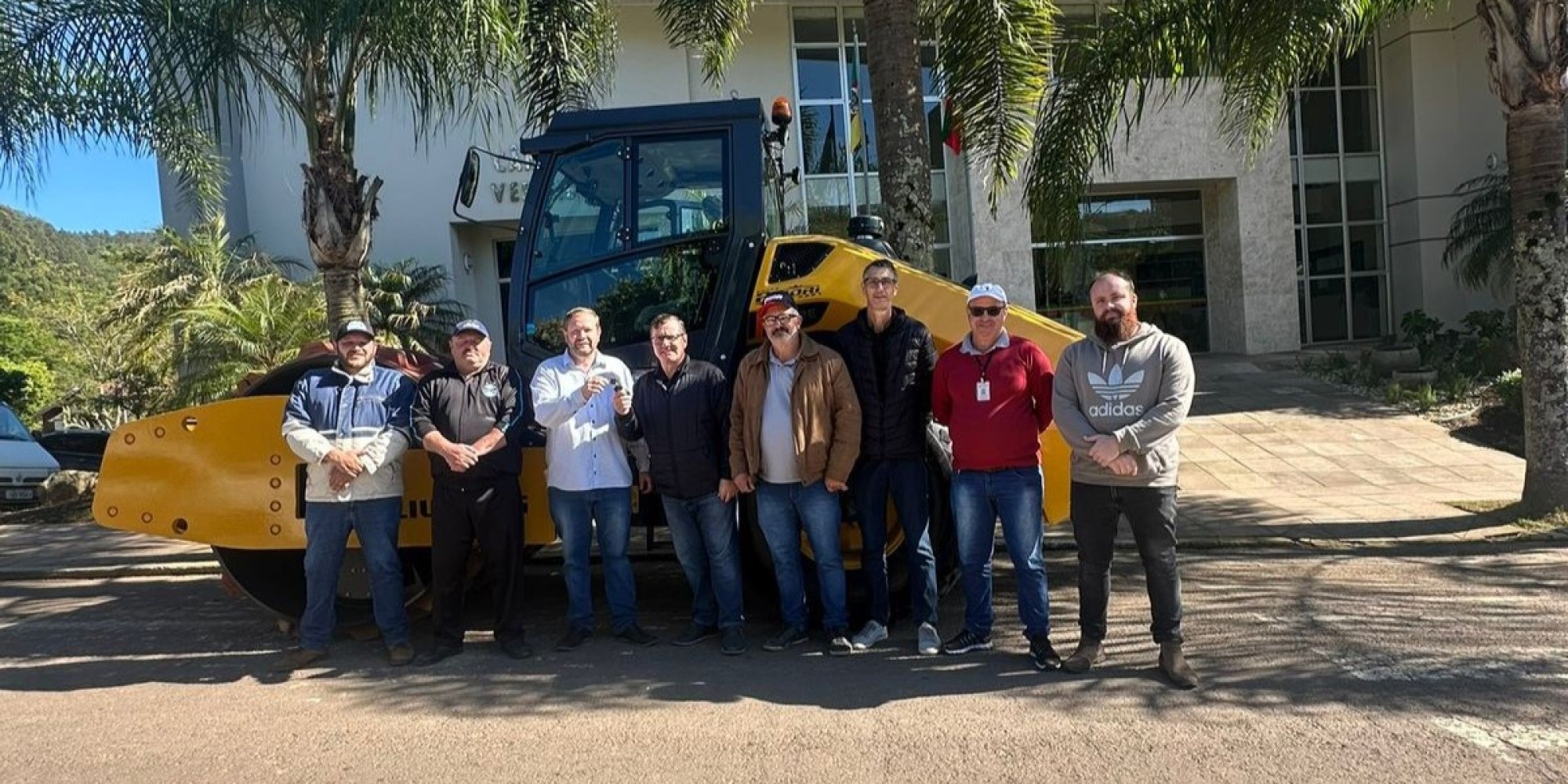 Equipamento vai reforçar os trabalhos de infraestrutura e melhorias nas estradas do interior Equipamento vai reforçar os trabalhos de infraestrutura e melhorias nas estradas do interior