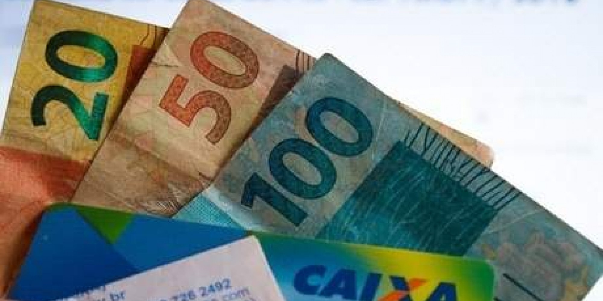 Para ter direito ao abono salarial, é necessário ter trabalhado, no mínimo, 30 dias com carteira assinada nos 12 meses Para ter direito ao abono salarial, é necessário ter trabalhado, no mínimo, 30 dias com carteira assinada nos 12 meses