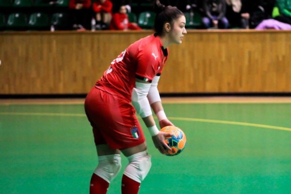 Bresciense é eleita a 3ª melhor goleira de futsal do mundo