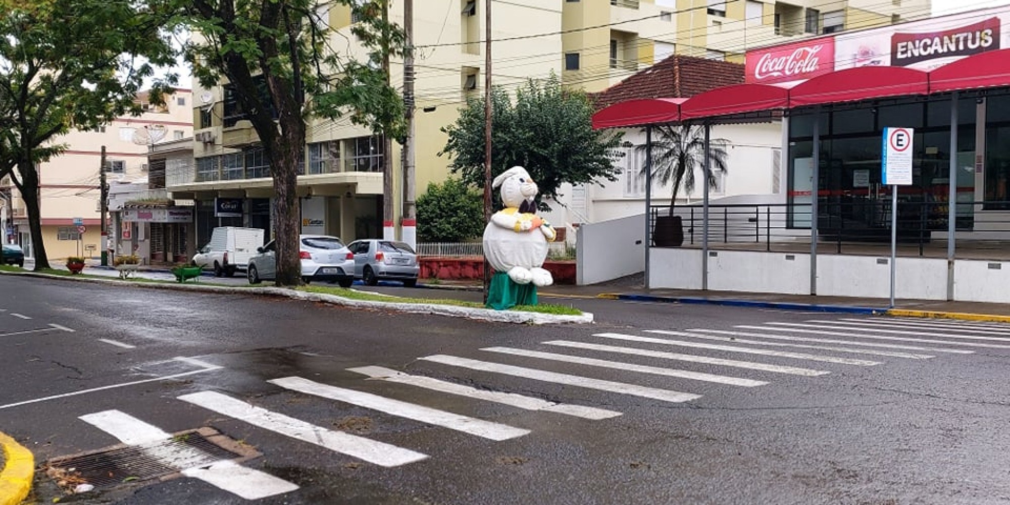 Motorista foi flagrado pelas câmeras de videomonitoramento Motorista foi flagrado pelas câmeras de videomonitoramento