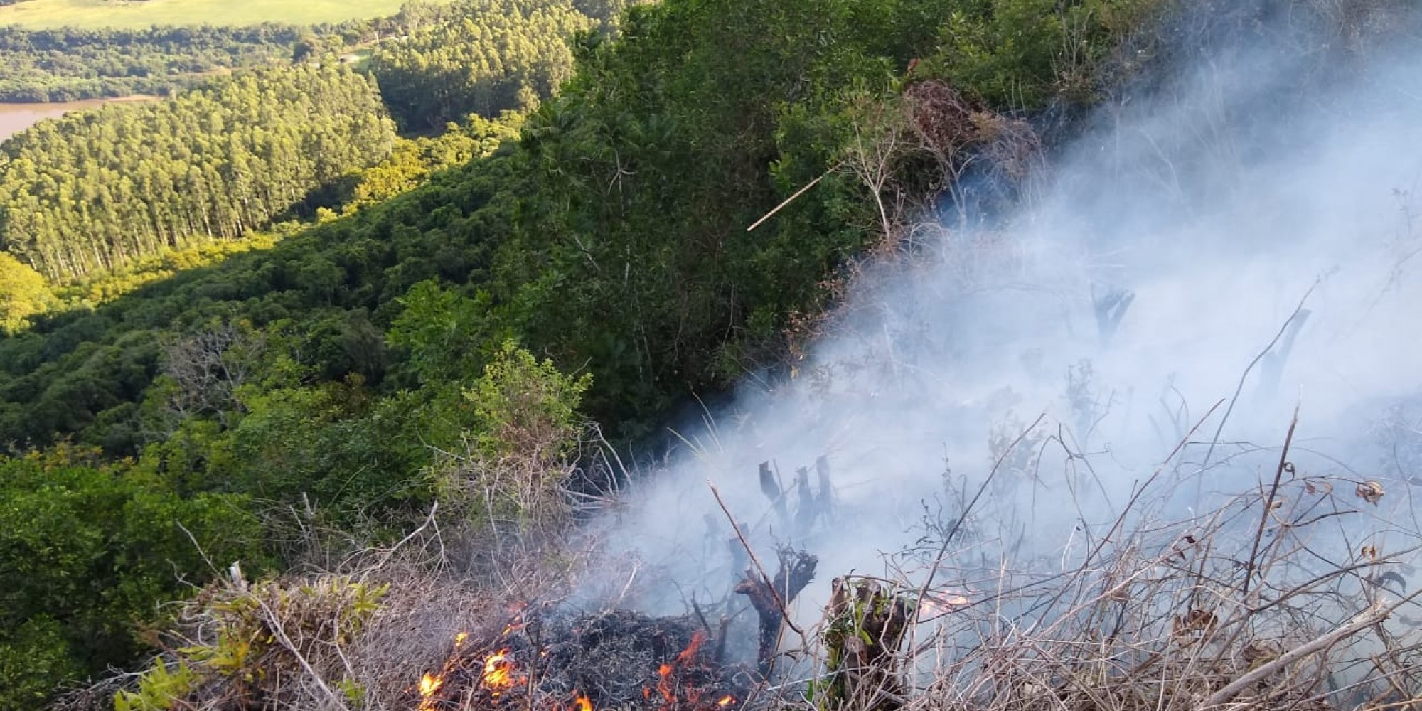 Focos de incêndio vem sendo percebidos desde domingo Focos de incêndio vem sendo percebidos desde domingo