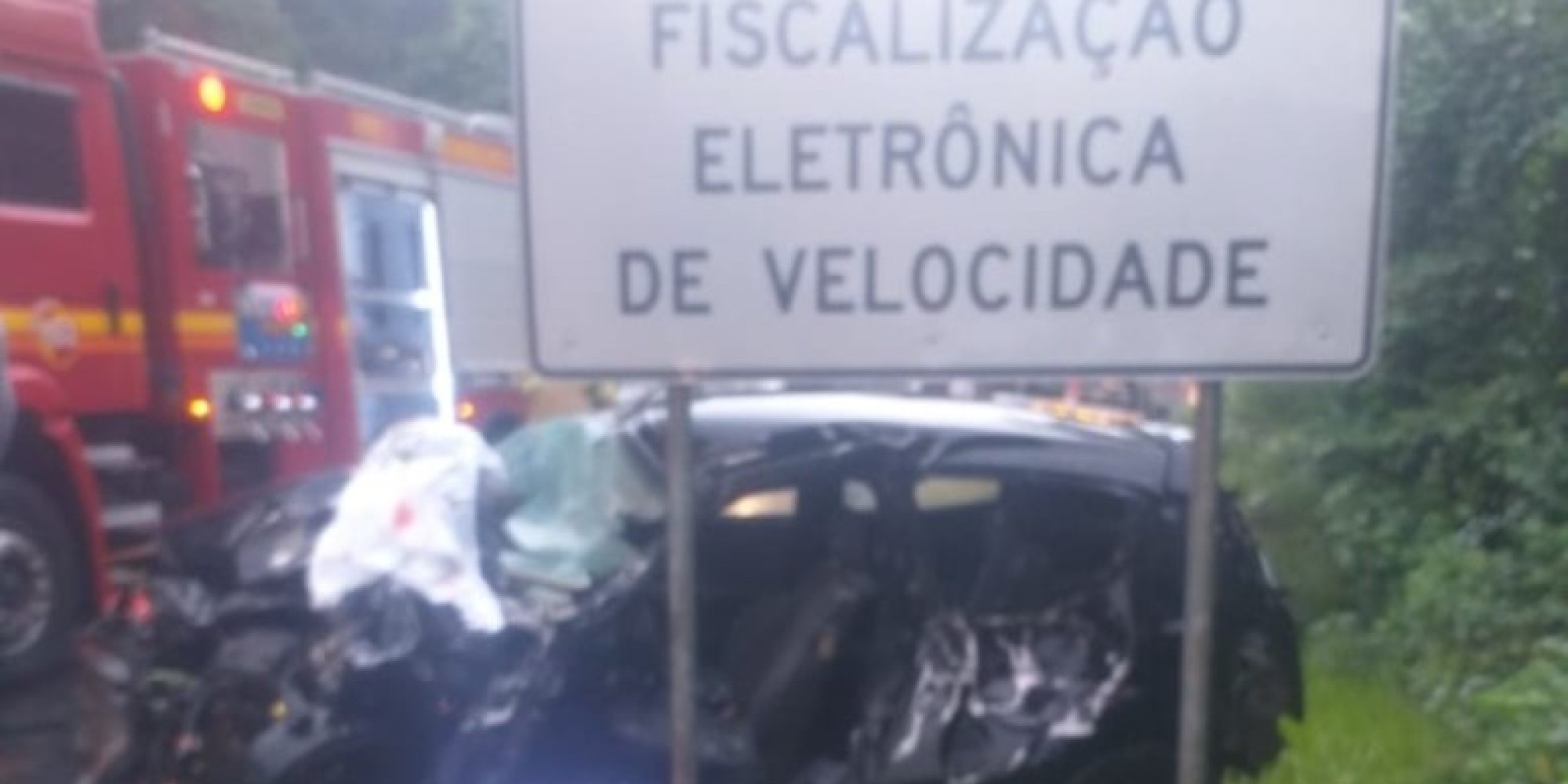 Grave acidente deixa mulher em estado grave e criança ferida