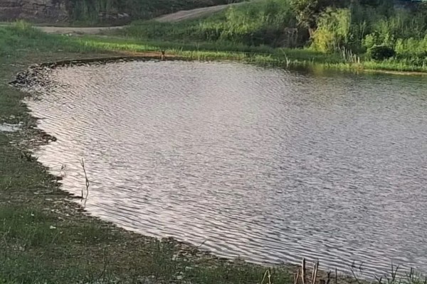 Homem é encontrado morto, boiando em açude