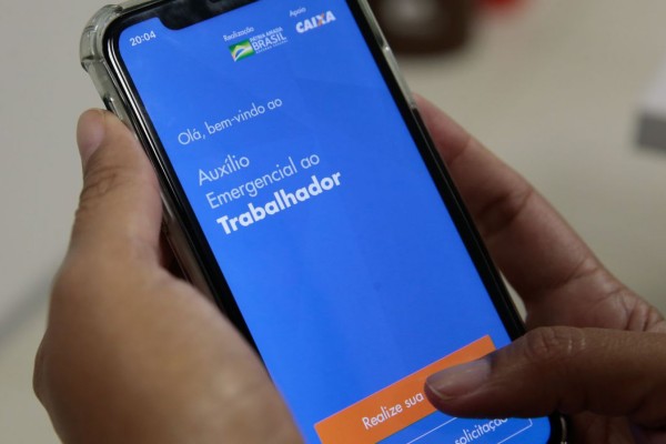 As parcelas têm o valor de R$ 300 ou R$ 600 para os casos de mães que são chefes de família 