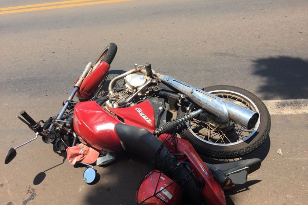 Motociclista fica gravemente ferido após colidir contra carreta na ERS-128, em Teutônia