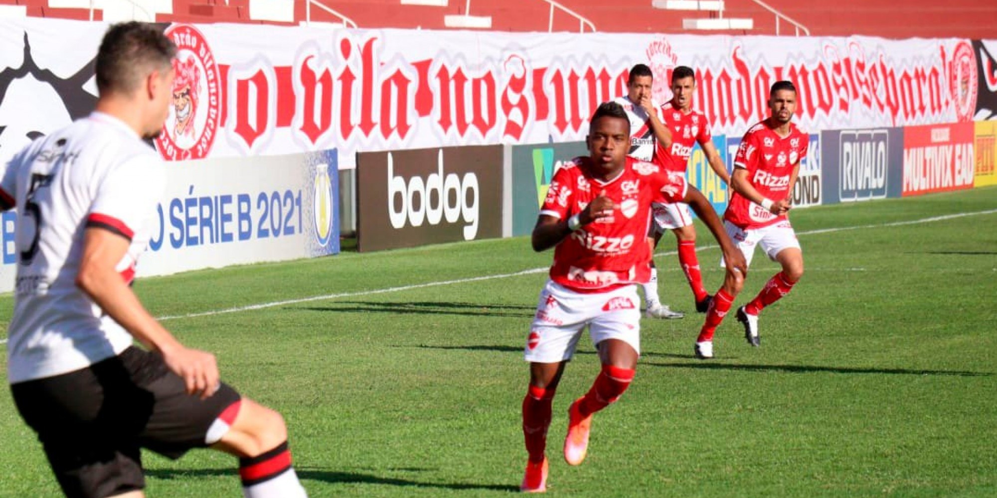 Xavante arrancou empate contra o Vila Nova em Goiânia