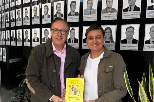Presidente da UVB, Gilson Conzatti, visita a Câmara de Vereadores de Encantado