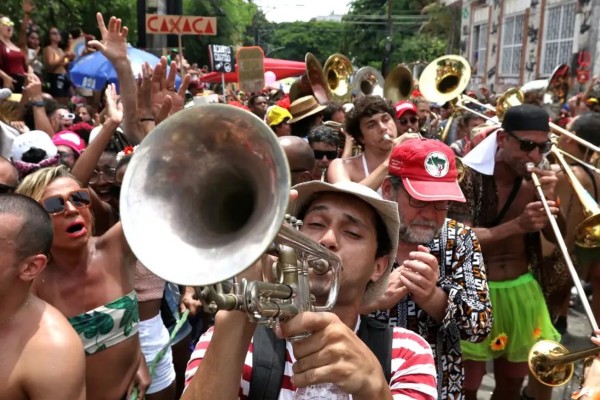 Justiça manda suspender Carnaval até o município baiano pagar servidores
