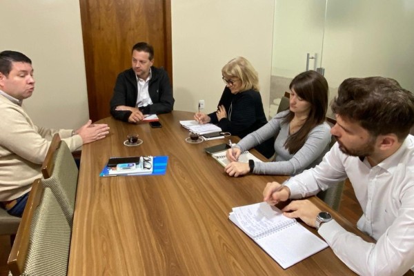 Corsan Aegea entrega Plano Regional de Água e Esgoto ao prefeito Jonas Calvi