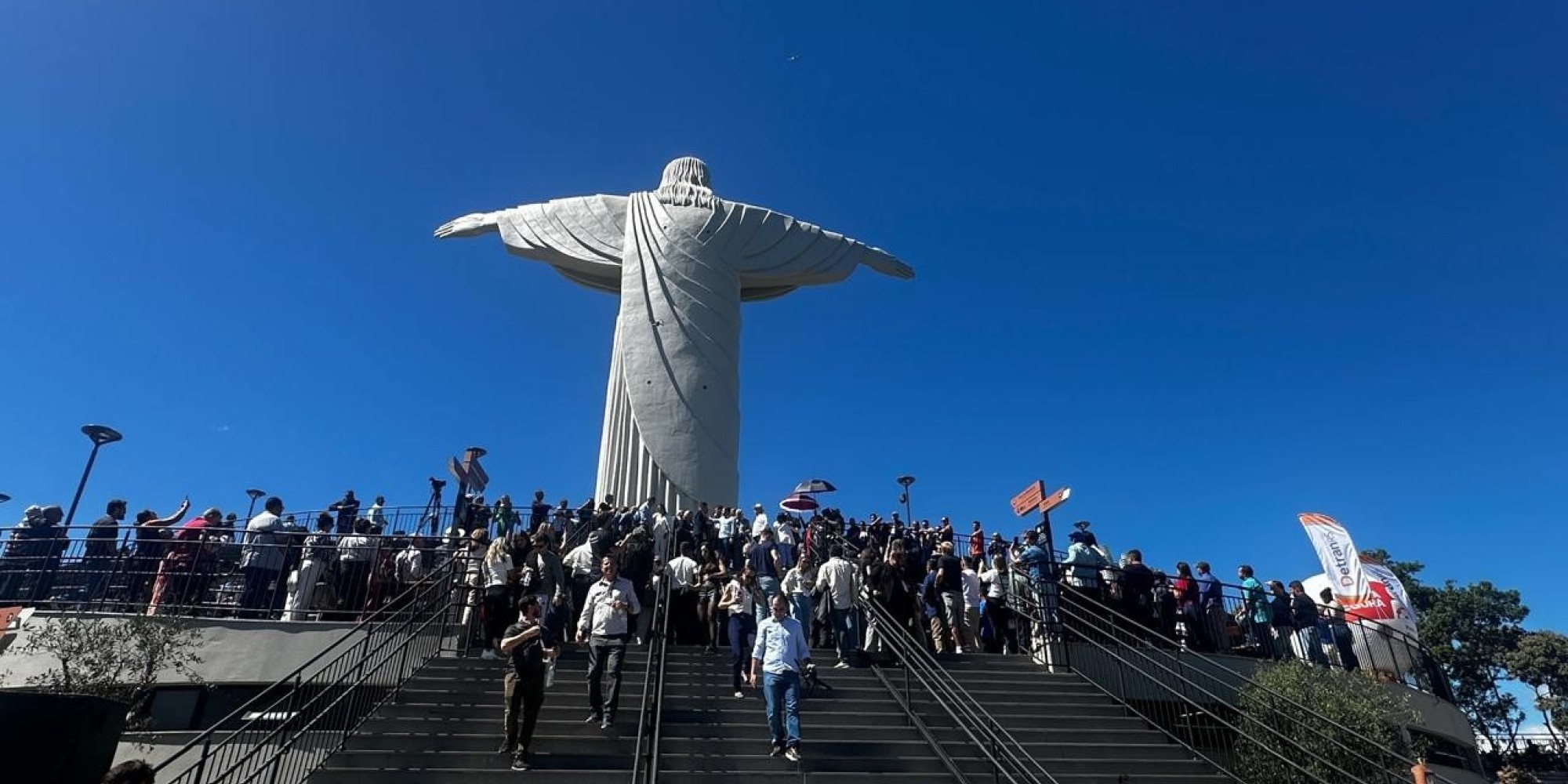 Maior estátua de Cristo do Brasil recebe 10 mil visitantes durante inauguração