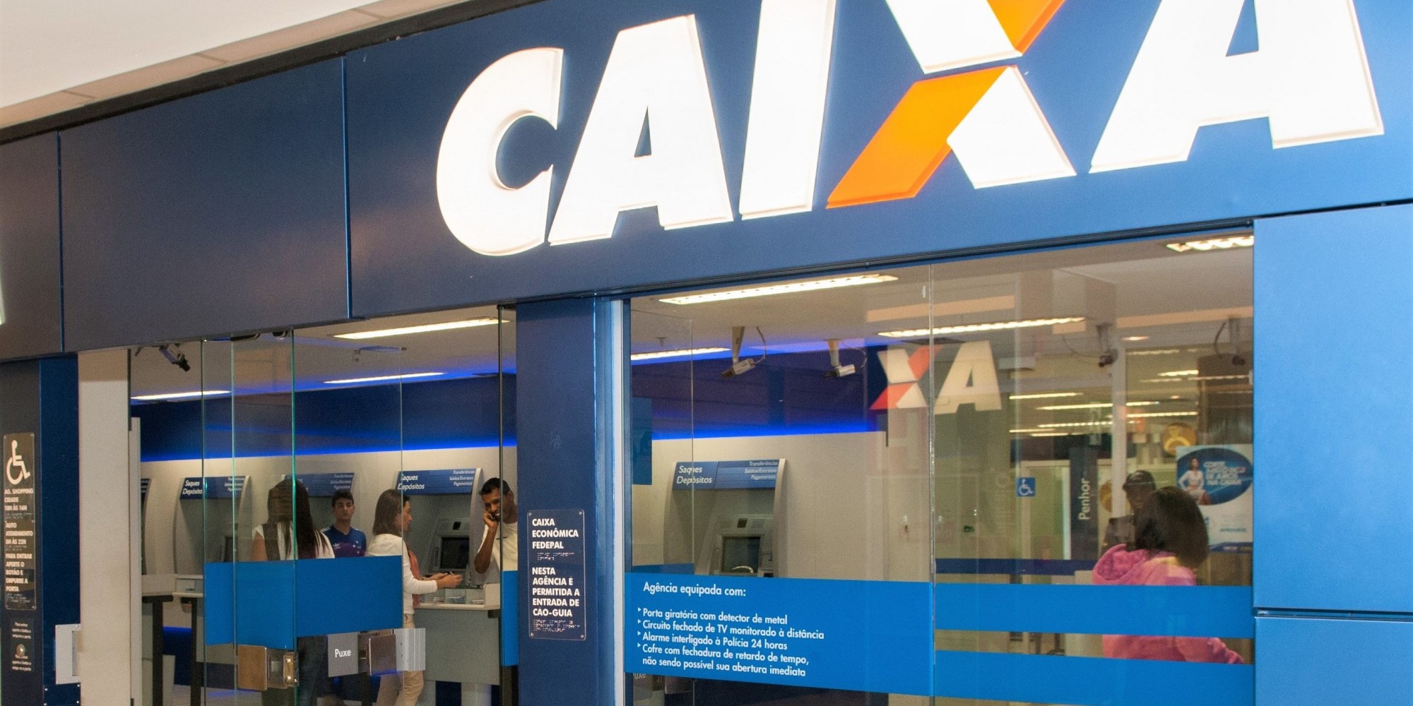 CEF orienta os clientes a acessarem os serviço do banco por meio dos canais digitais CEF orienta os clientes a acessarem os serviço do banco por meio dos canais digitais