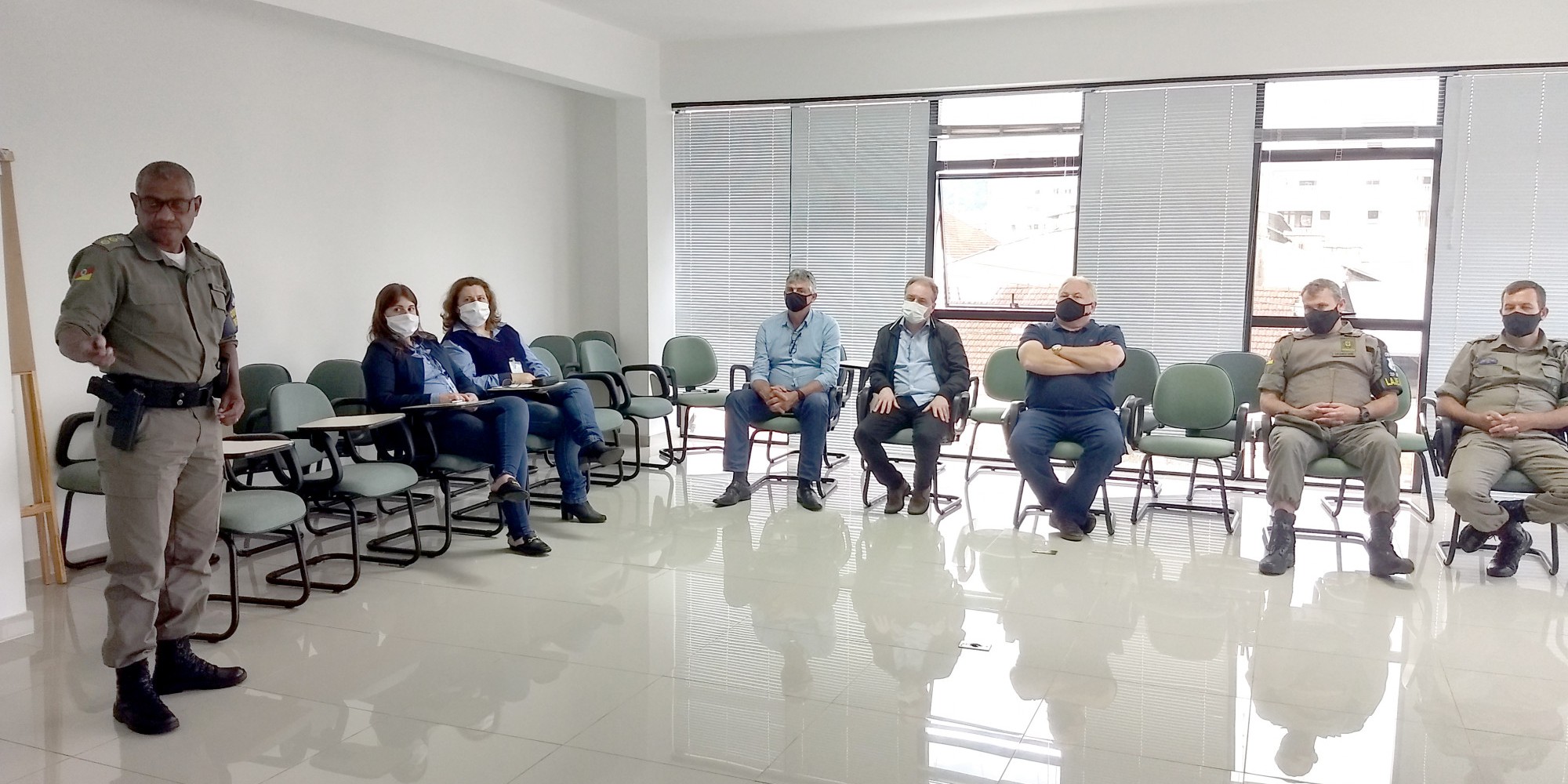 Comandante regional busca apoio de empresários encantadenses Comandante regional busca apoio de empresários encantadenses
