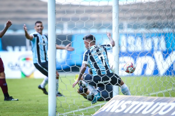 Grêmio levou a melhor por 2 a 0 