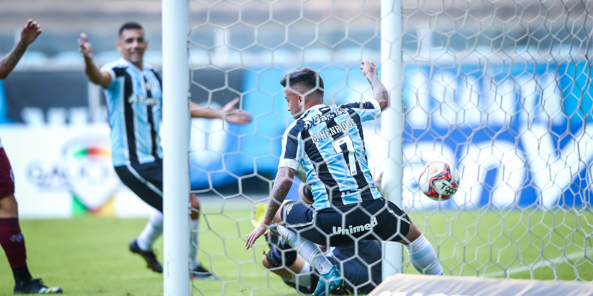 Grêmio levou a melhor por 2 a 0 Grêmio levou a melhor por 2 a 0