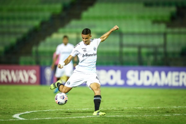 Ricardinho marcou um dos gols do tricolor 