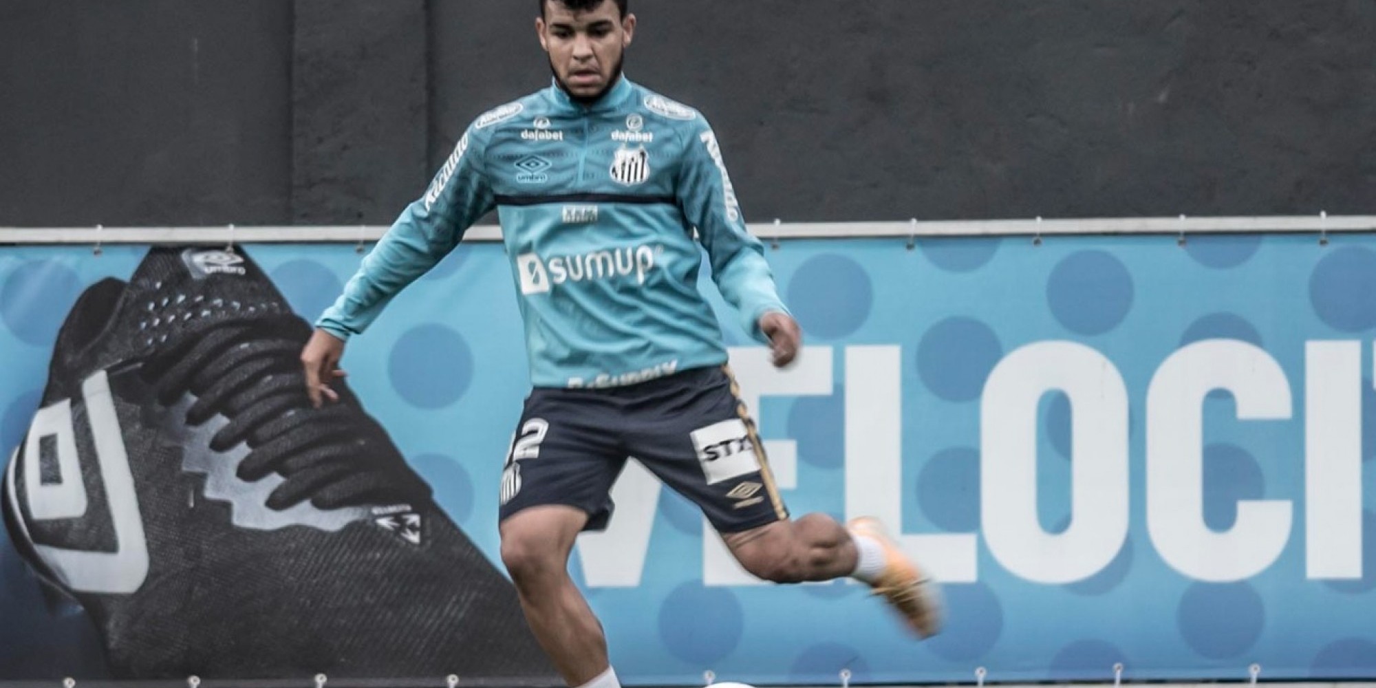 Santos recebe o Furacão na Vila Belmiro 