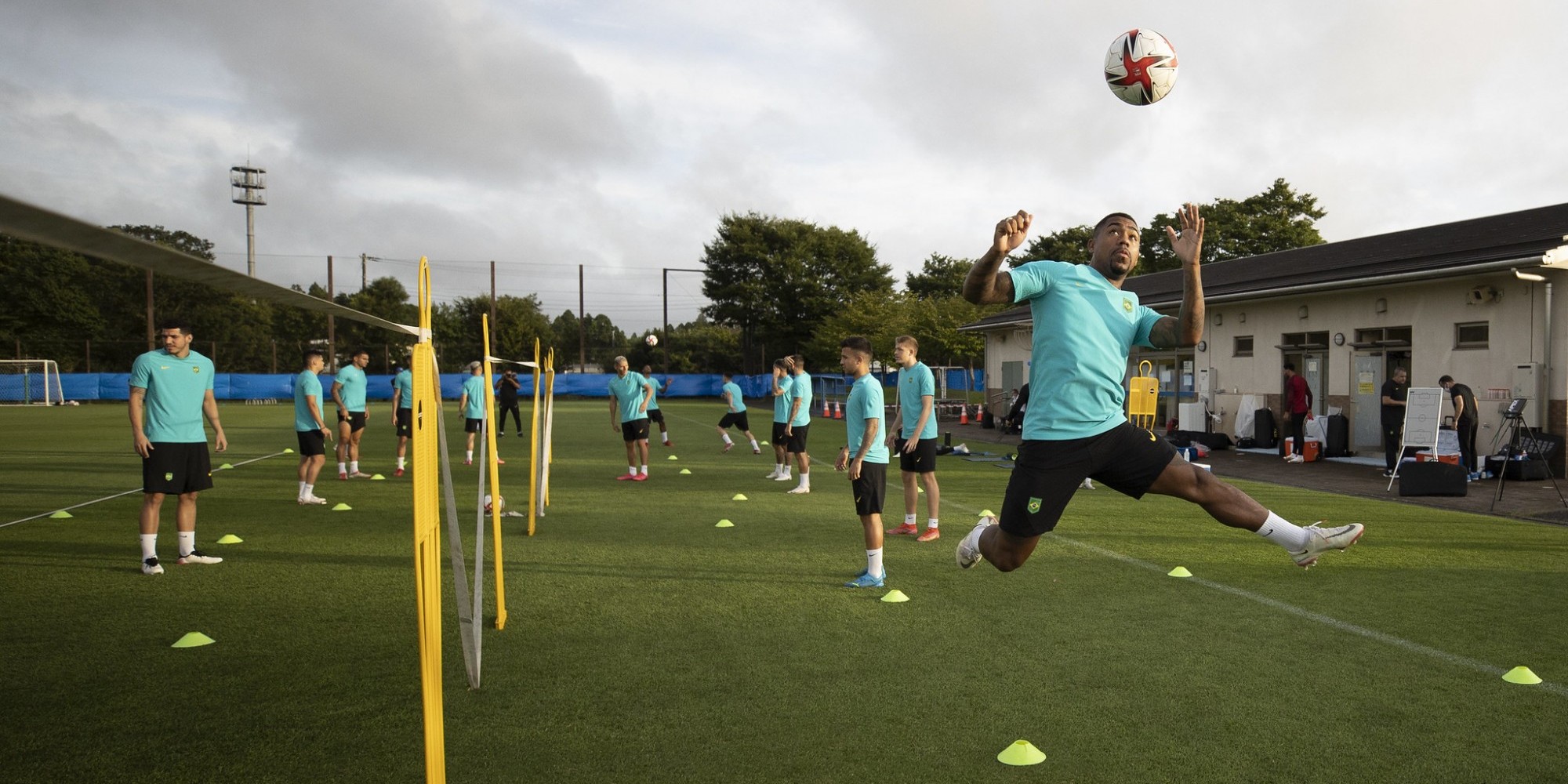 Brasil encara mexicanos por vaga na final 