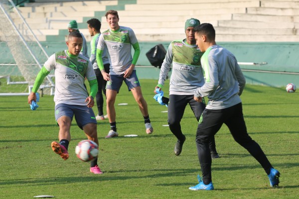Coxa defende a liderança nesta terça-feira (17) 