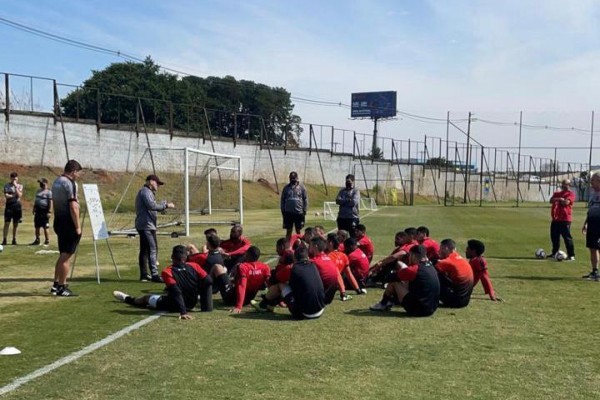 Brasil de Pelotas tenta deixar lanterna 
