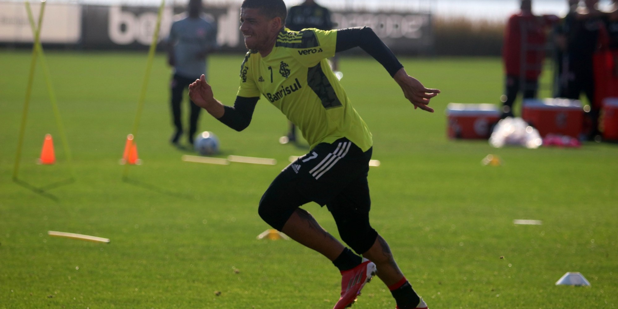 Colorado tenta se distanciar do Z4