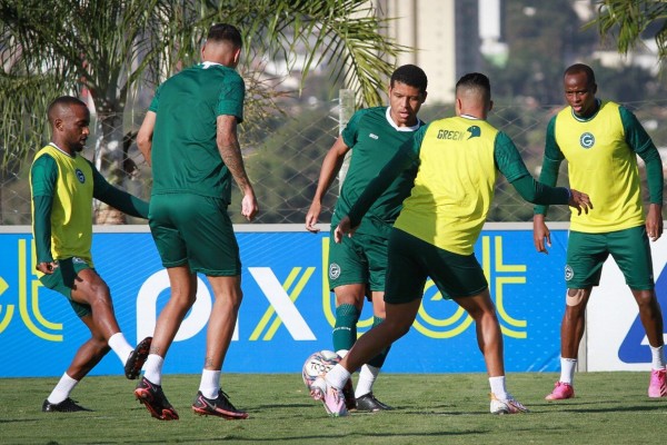 Goiás joga na noite desta sexta-feira (13)