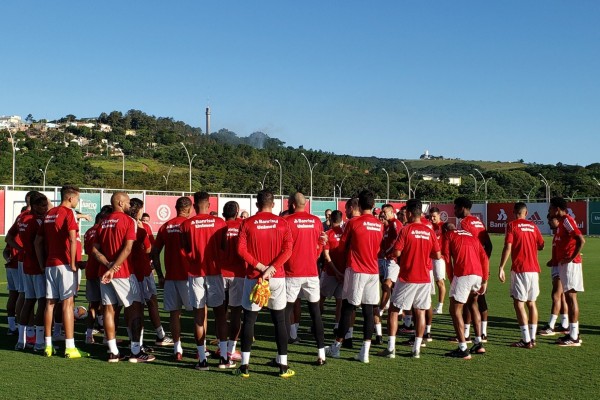 Inter estreia em casa na fase de grupos
