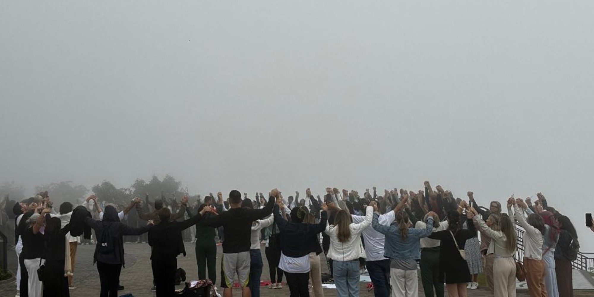 Meditação e oração reúne mais de cem pessoas aos pés do Cristo Protetor