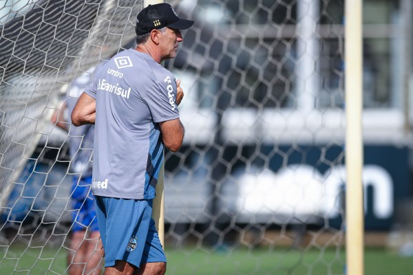 Renato escalou reservas para o duelo em Pelotas