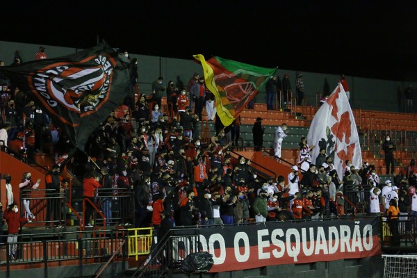 Torcida acompanhou a derrota Xavante ontem no estádio Bento Freitas 